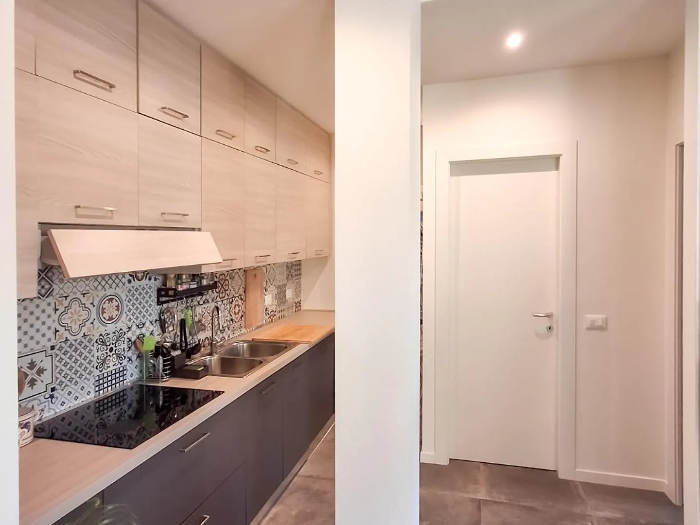 Bright Two-Bedroom Apartment Near Isola Milan