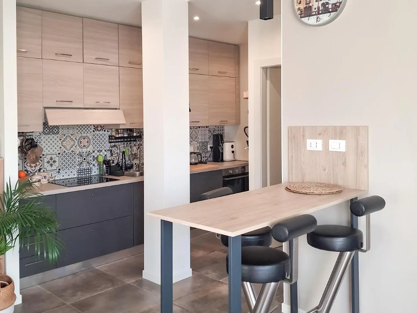 Bright Two-Bedroom Apartment Near Isola Milan Italy