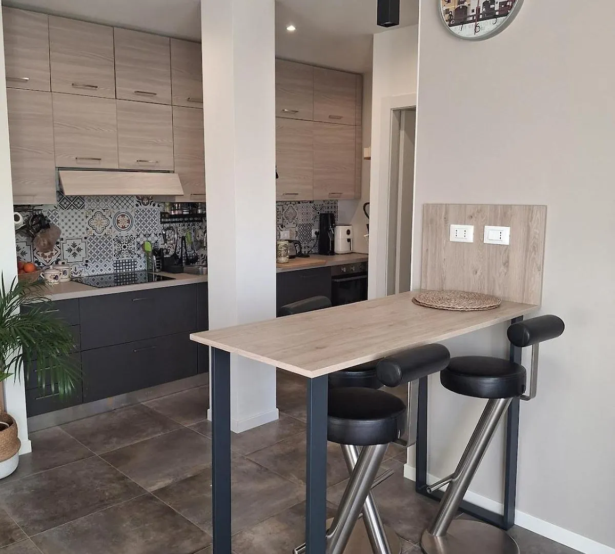 Bright Two-Bedroom Apartment Near Isola Milan